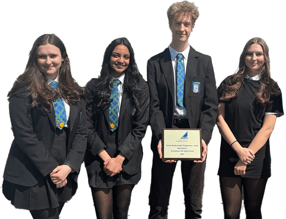 4 school pupils hold up a gold SCQF School Ambassador plaque