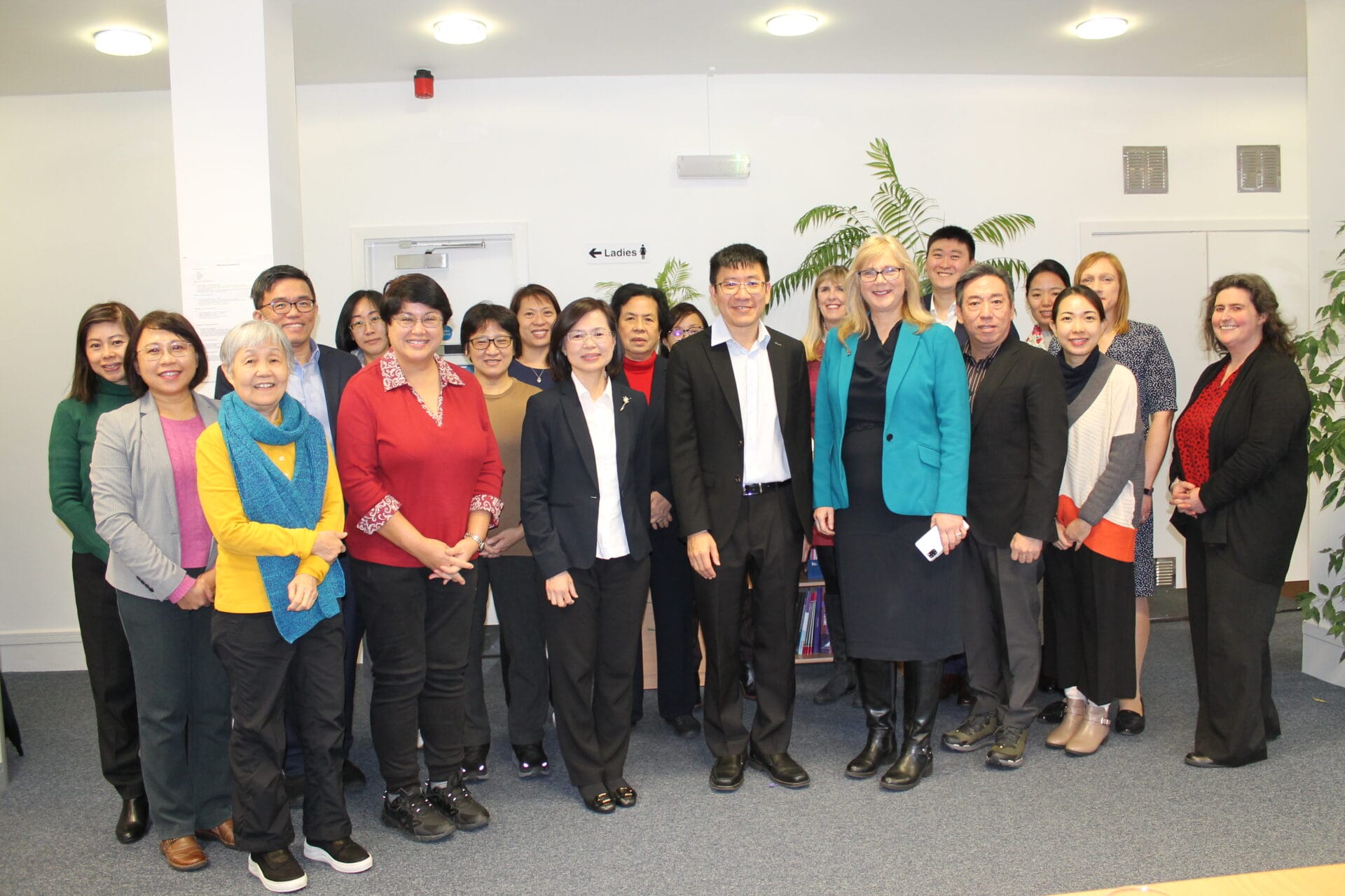 A transnational study visit at the SCQF office in Glasgow, featuring SCQFP chief executive Pauline Radcliffe and a large delegation from Singapore.